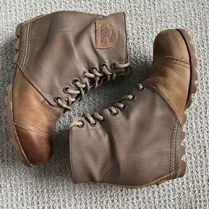 Sorel Joan of Arctic Lace Up Boots, size 10